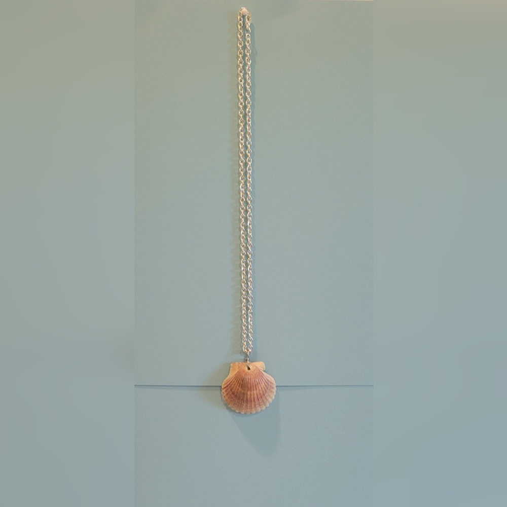 Elegant Handmade Shell Pendant Necklace
